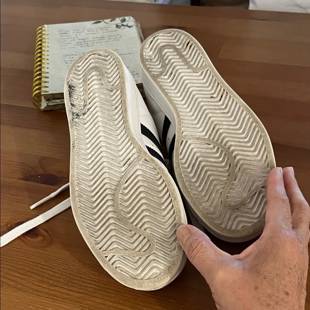 CLASSIC ADIDAS SIZE 5.5 - Picture 7 of 7